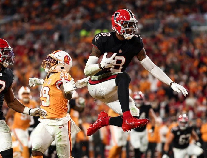 Falcons shock Bucs with walk-off field goal as Kyle Pitts totals 3 touchdowns in career game