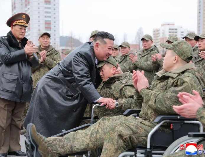 金正恩称赴俄朝鲜工兵出色完成任务