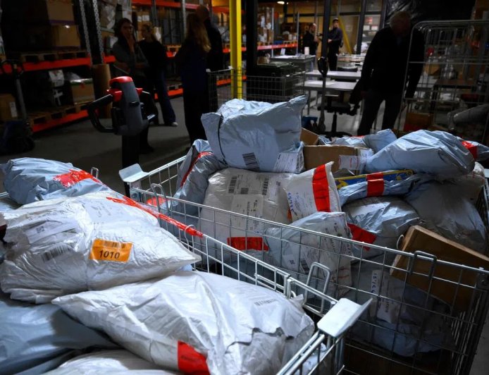 欧盟商定临时措施 明年7月起征收3欧元小包裹税