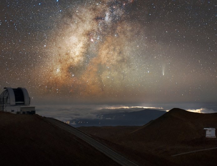 千年一遇的合影：莱蒙彗星与银河系深空绝美同框