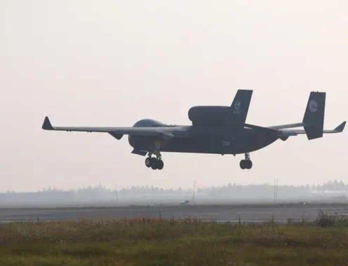 “空中航母”九天无人机首飞，外媒质疑不适合军用，容易被击落？