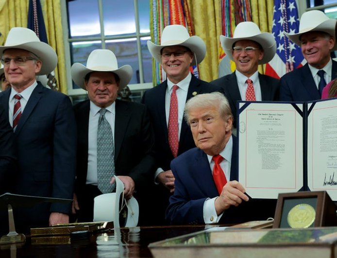 Trump honors 'Miracle on Ice' team; Mike Eruzione, Jim Craig praise president in return