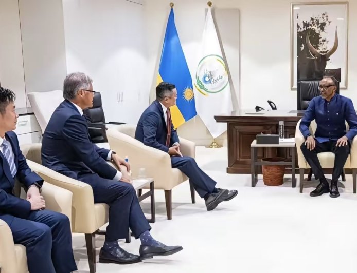 马云现身非洲与卢旺达总统会谈