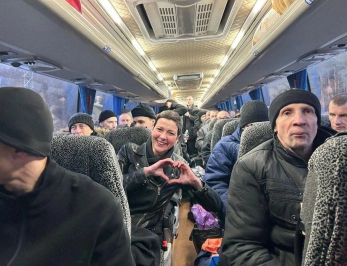 白罗斯释放反对派领袖和诺贝尔和平奖得主