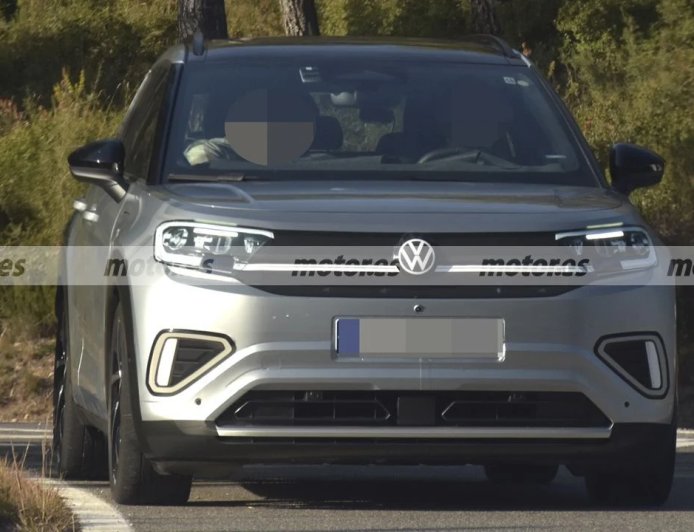 大众 ID.Cross 纯电小型 SUV 量产版谍照曝光，明年上市