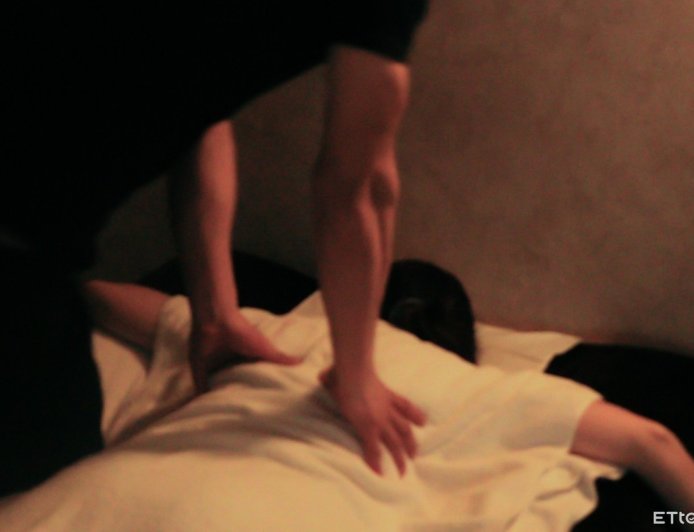 新北人妻看診遭性侵！推拿師拿「減肥精油」關燈鎖門　夫在外苦等