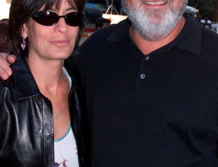 好莱坞著名演员兼导演雷纳 疑与妻子死于家中