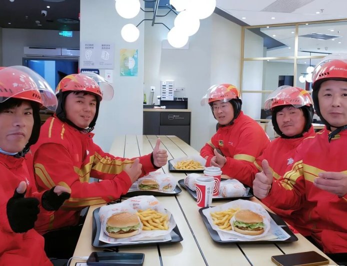 京东联合百胜集团为外卖与物流一线员工送上实惠工作餐