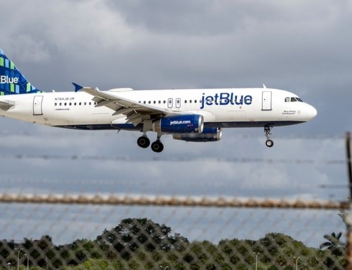 离谱！美军机不开应答器，在委内瑞拉附近差点撞上民航客机