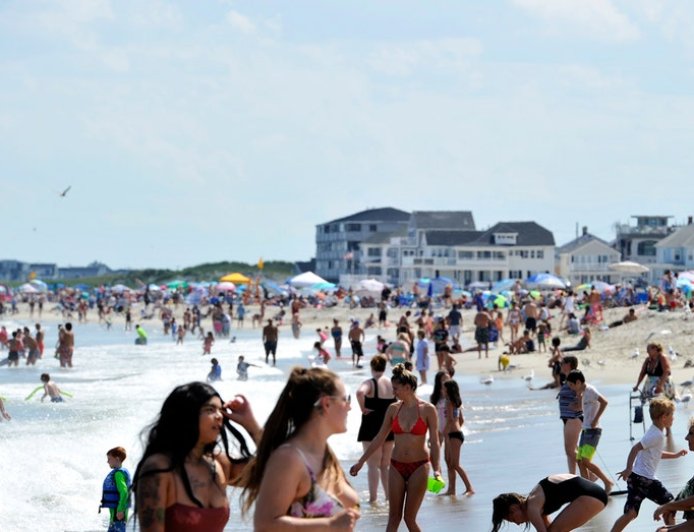 Smoking and vaping may be banned at one state's most popular beaches and parks: Here's why