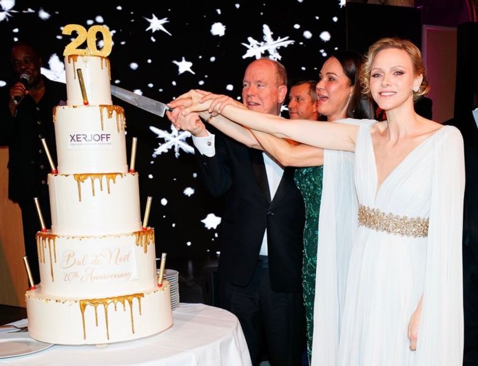 摩納哥王妃仙女造型迷人　與台灣珠寶設計師Anna Hu同桌慶聖誕