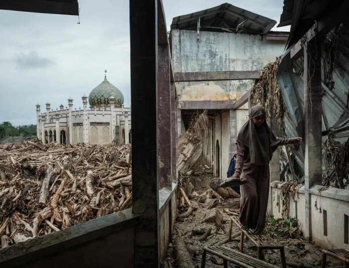 印尼洪灾遇难人数破千 亚齐省寻求外国援助