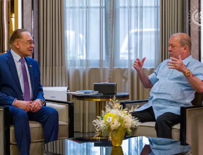 安华改组内阁 佐哈里贸工部长 刘镇东副财长