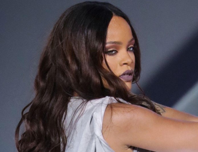 Rihanna Reacts To Being Told To Sit Down At Mariah Carey's Vegas Show