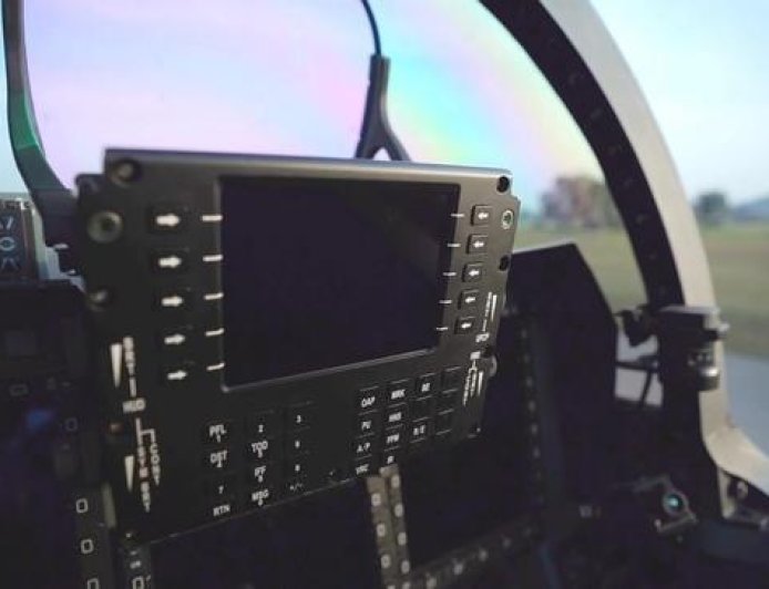 不怕被印度利用？巴基斯坦歼-10CE座舱大方曝光，到底先进在哪