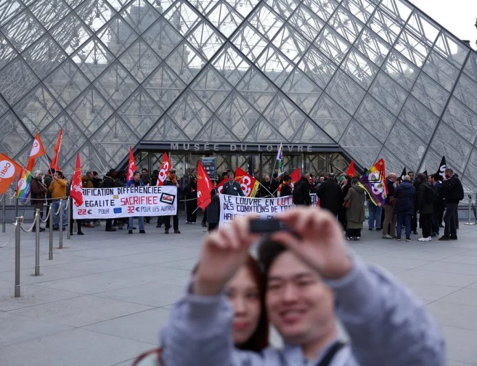 巴黎卢浮宫因罢工一度闭馆 博物馆周三部分重开