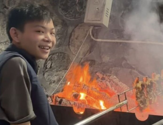 陸16歲「烤雞少年」爆紅！單日最高紀錄300隻　自豪每月已能補貼家用