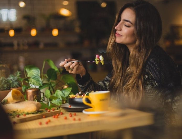 天冷食慾大開也不怕！掌握2個吃飯關鍵「免餓肚也能維持身材」