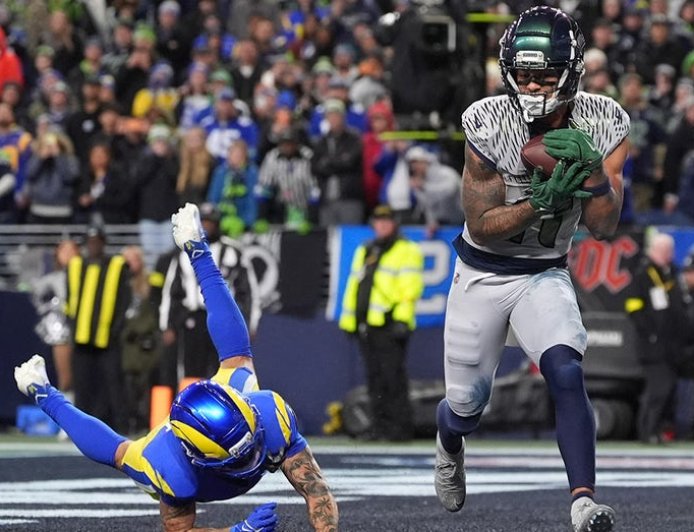 Seahawks' wild 2-point conversion plays part in electric victory over NFC West rival