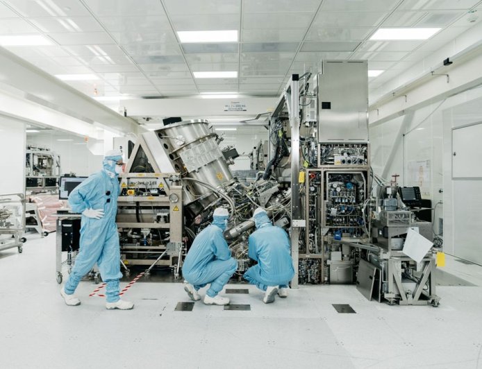 消息称中国秘密搞定第一台EUV光刻机 逆向自ASML