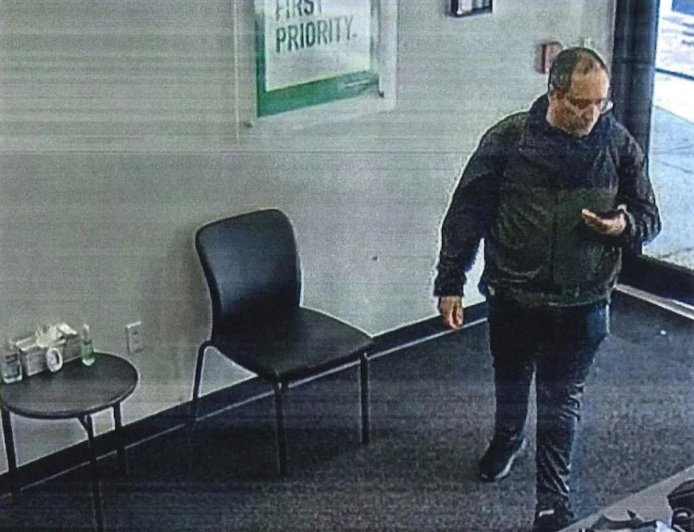 美国当局公布布朗大学枪击事件嫌疑人身份