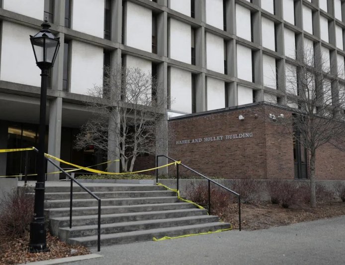 警方锁定布朗大学枪击关注对象 或与教授枪杀案有关联