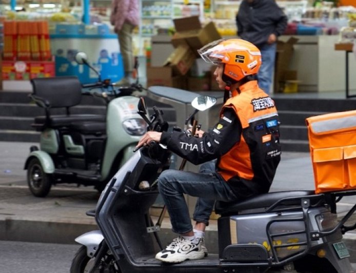 上千家安踏门店入驻淘宝闪购，即时零售平台加速争抢运动品牌