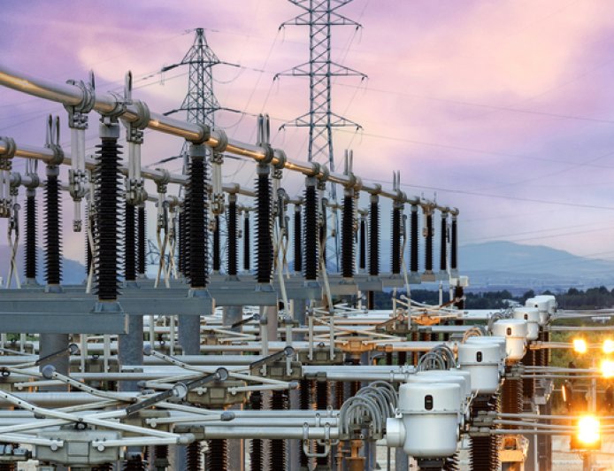 【特写】变压器告急，中国工厂给全球电网“打补丁”