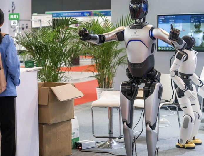 前11个月智能机器人网上销售额同比增近两成，地方密集布局数字消费