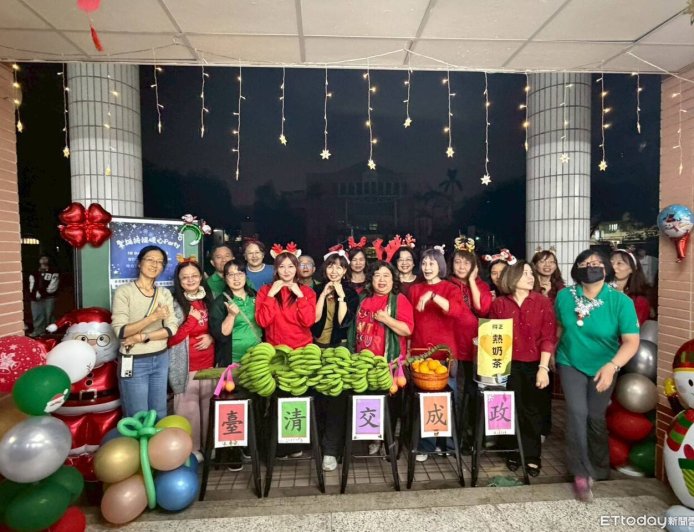 歲末校園風景！400台中學子「抬青蕉」祝福聲中迎接學測挑戰