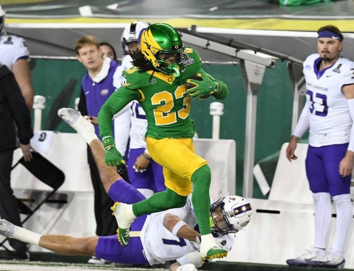 Oregon outlasts JMU in first round of College Football Playoff
