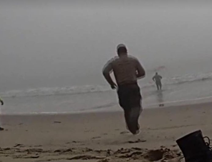 LA deputies caught on camera racing into foggy ocean to rescue disoriented paragliders