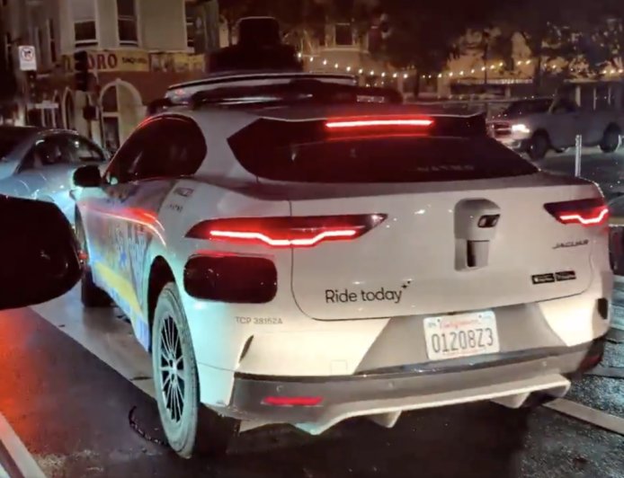 旧金山市区停电 大量Waymo自动驾驶出租车堵死交通