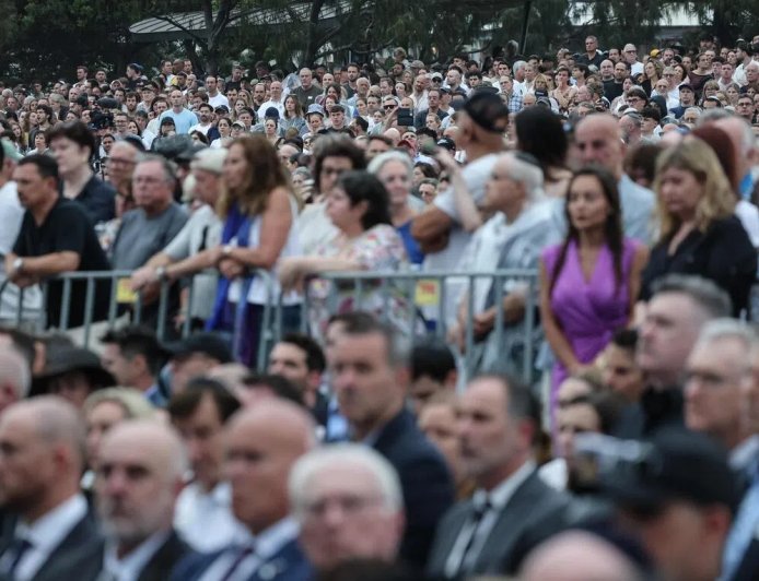 澳洲全国为邦迪海滩枪击遇难者默哀一分钟