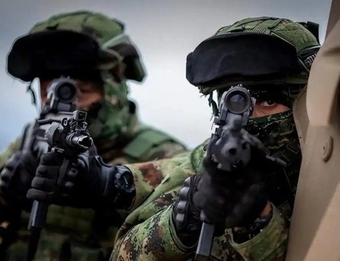 英媒：逼迫我们屈膝下跪的不是中俄 而是债务