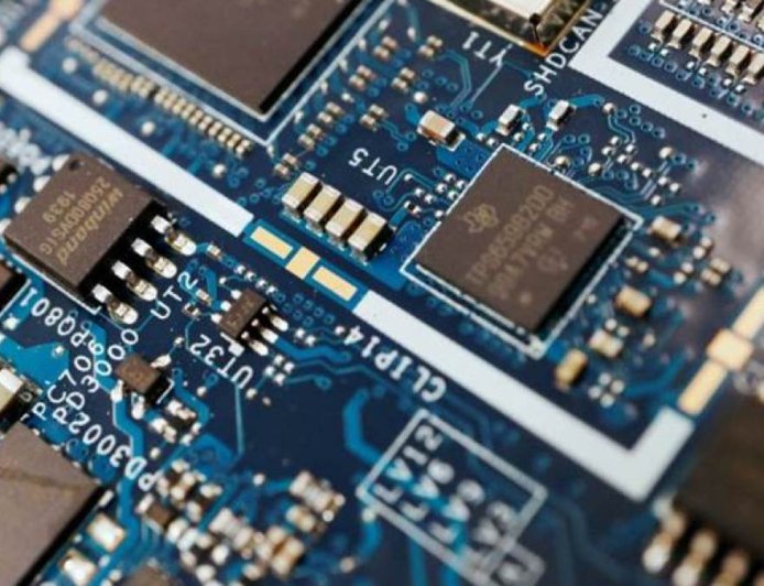 美国参议员提出一项法案，旨在阻止特朗普允许向中国出售人工智能芯片