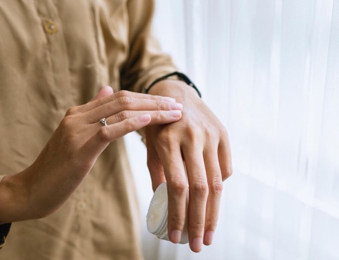 家裡必備「萬能凡士林」！藥師曝保養全攻略　4種情況不能用