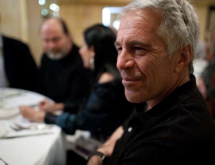 美司法部开始公布爱泼斯坦案文件，隐去上千名受害者及家属信息