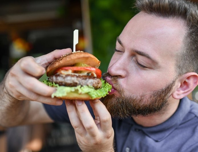 What food safety experts say they won't order when dining out at restaurants