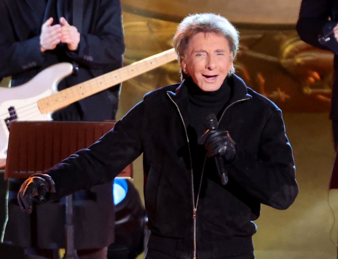 Barry Manilow Diagnosed With Lung Cancer, Undergoing Surgery