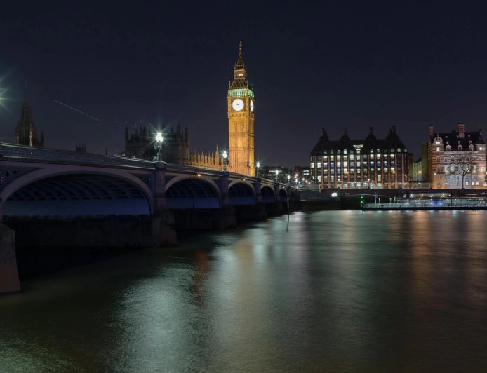 英国将试点无人驾驶网约车 "机器人税"争议或再起