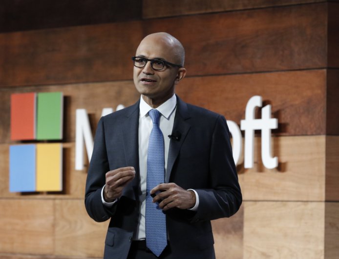 微软 CEO 纳德拉被曝亲自抓 AI 产品：每周开会、反复问进展、施压负责人