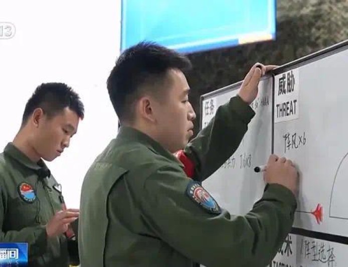 杀人还要诛心？央视曝光：中国空军模拟8架歼-16“围猎”6架阵风