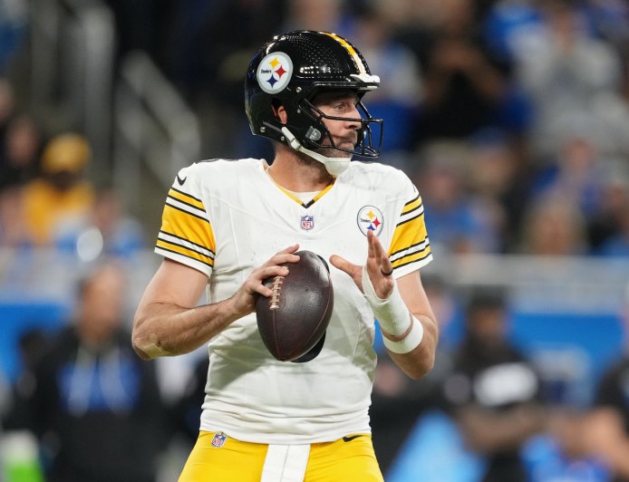 Aaron Rodgers Trash Talks Detroit Lions Player, Mocks His Age During Game