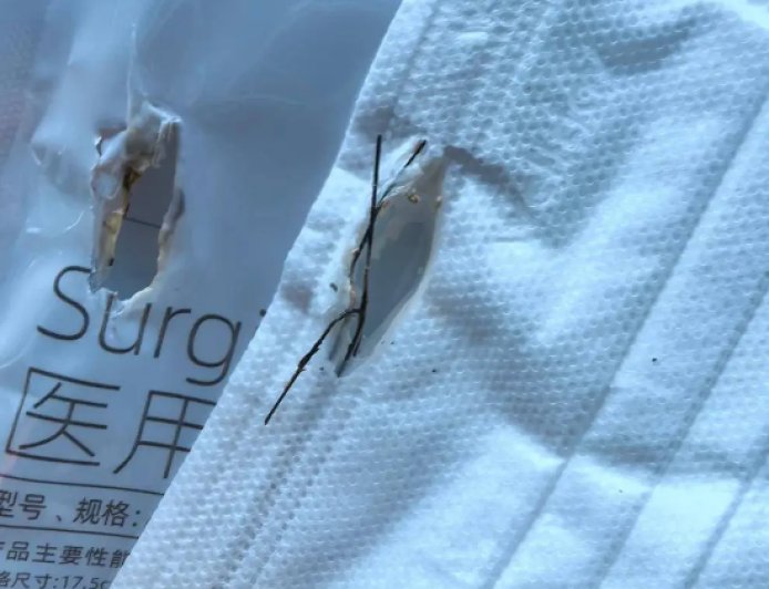 口罩车内离奇“自燃”车主懵了 专家：口罩金属条进入无线充电磁场被加热