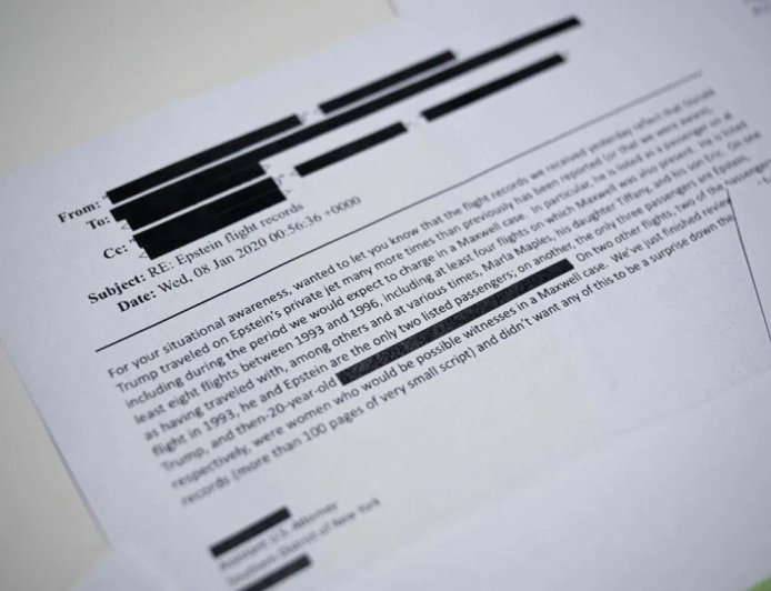 电邮记录显示特朗普八次乘坐爱泼斯坦私人飞机