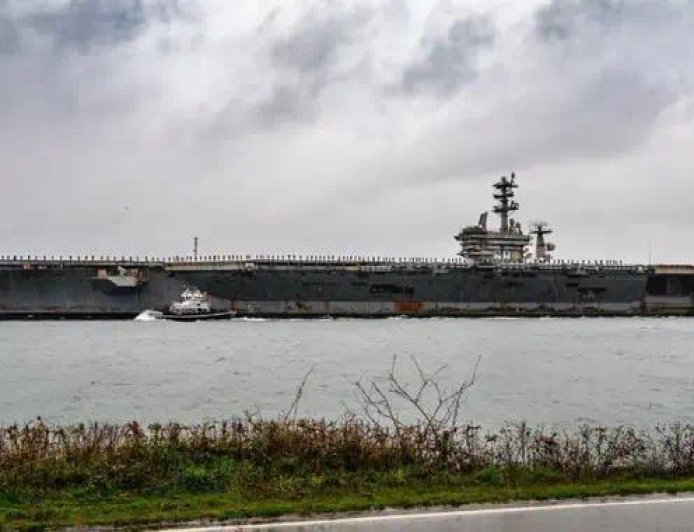 53岁“尼米兹”号航母破烂不堪、面临拆解，美军航母总数降至10艘