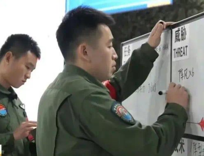 空军模拟空战：8架歼-16打6架“阵风”？料敌从宽还是另有隐情？