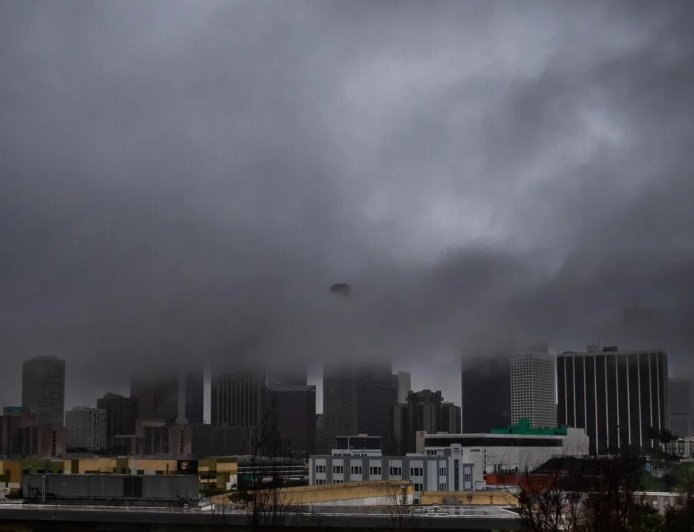 冬季风暴袭击美国加州 已致三死