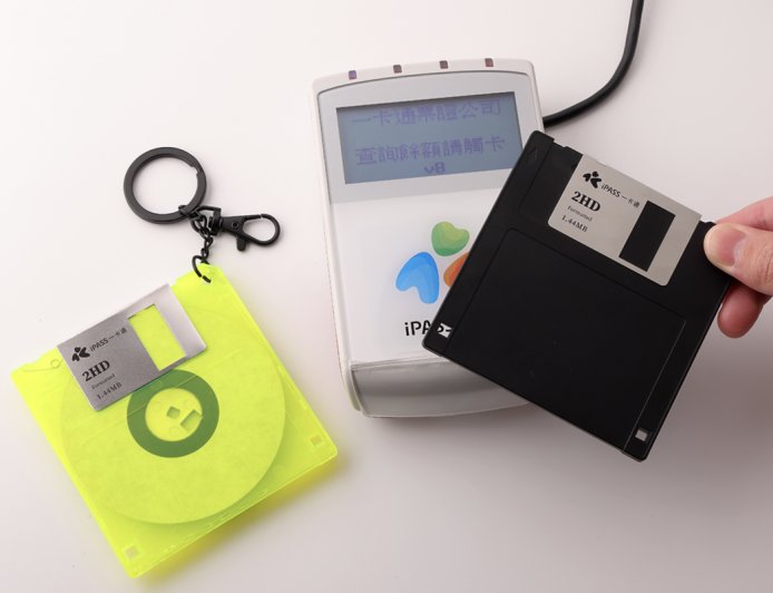 梦回 90 年代：台湾地区推出 3.5 英寸软盘造型 iPass 异形交通卡